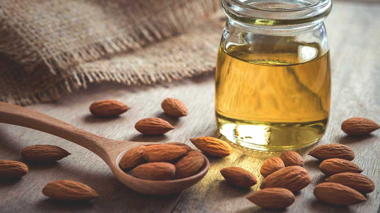 almond-oil-and-almonds-1296×728